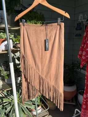 NWT Allen Schwartz Privé "Wyatt collection' faux suede fringe midi skirt